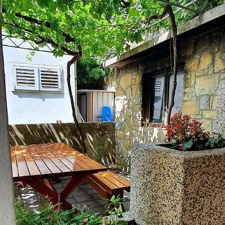 Apartment Mlija Omis Exterior photo